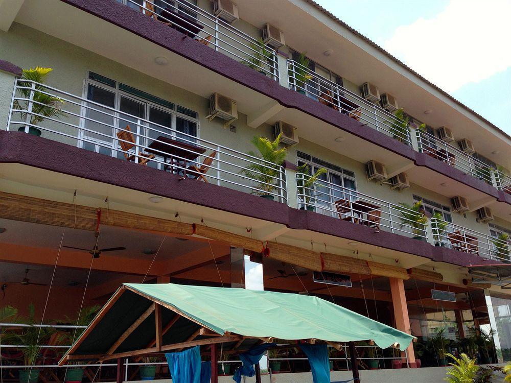 River Dolphin Hotel Кратие Екстериор снимка