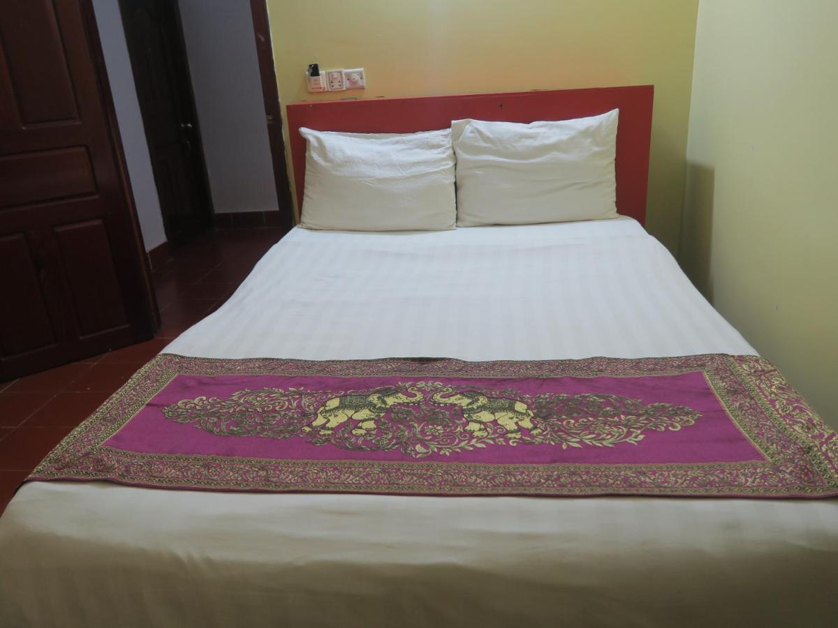 River Dolphin Hotel Кратие Екстериор снимка