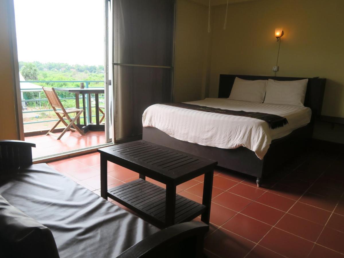 River Dolphin Hotel Кратие Екстериор снимка