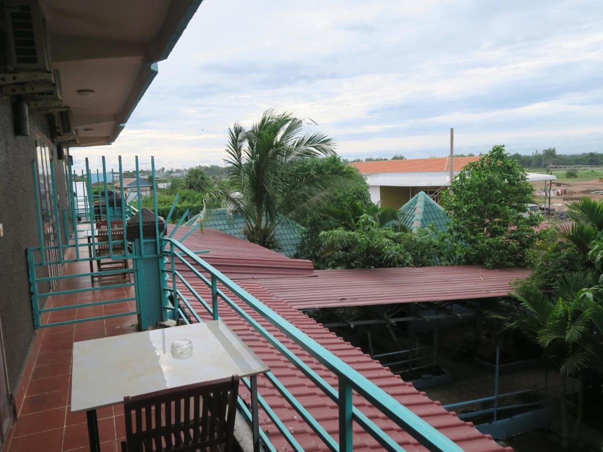 River Dolphin Hotel Кратие Екстериор снимка