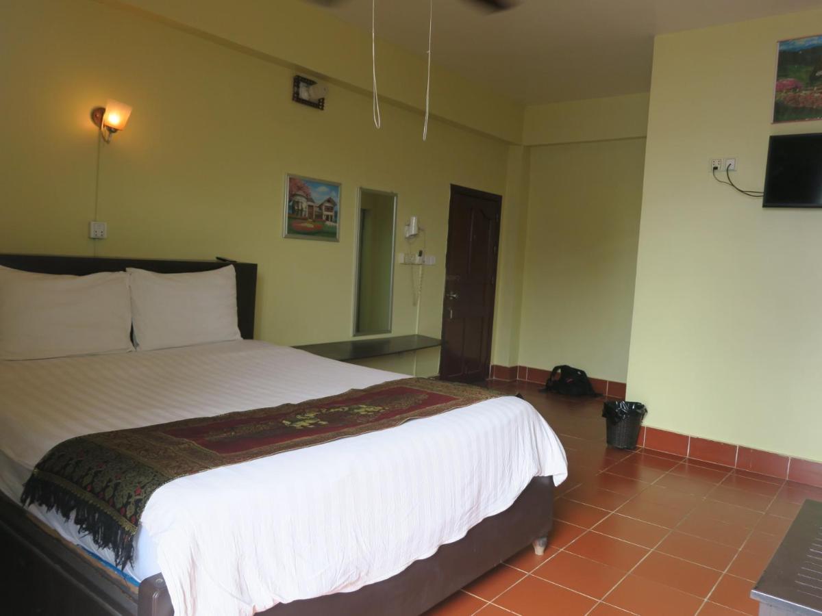 River Dolphin Hotel Кратие Екстериор снимка