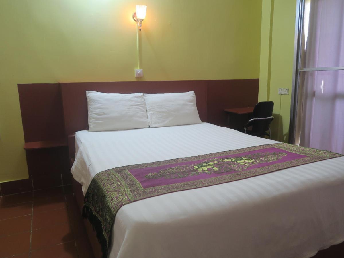River Dolphin Hotel Кратие Екстериор снимка