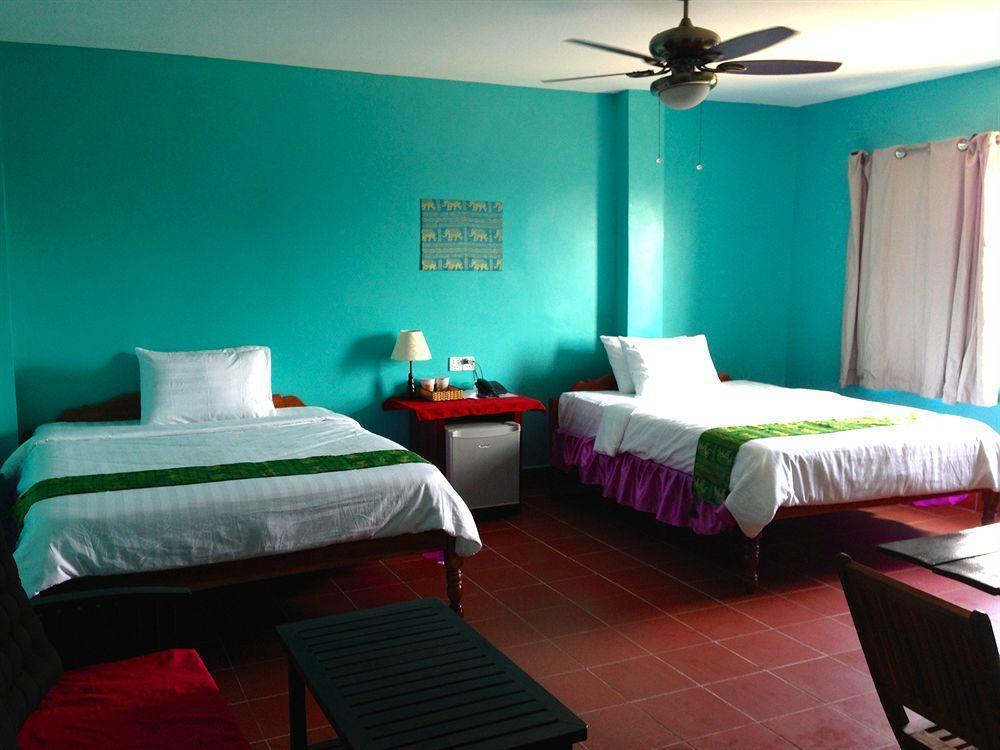River Dolphin Hotel Кратие Екстериор снимка