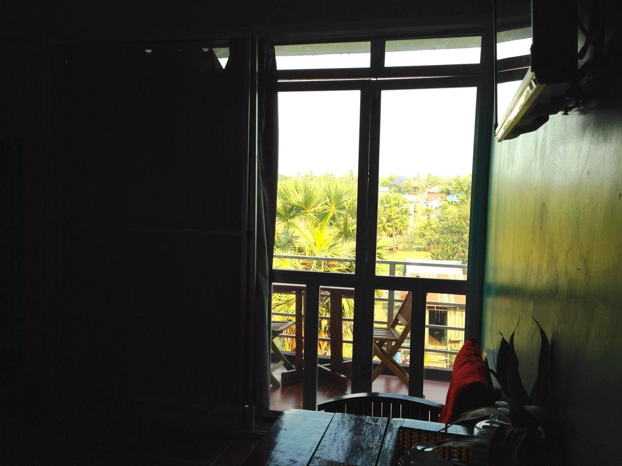 River Dolphin Hotel Кратие Екстериор снимка