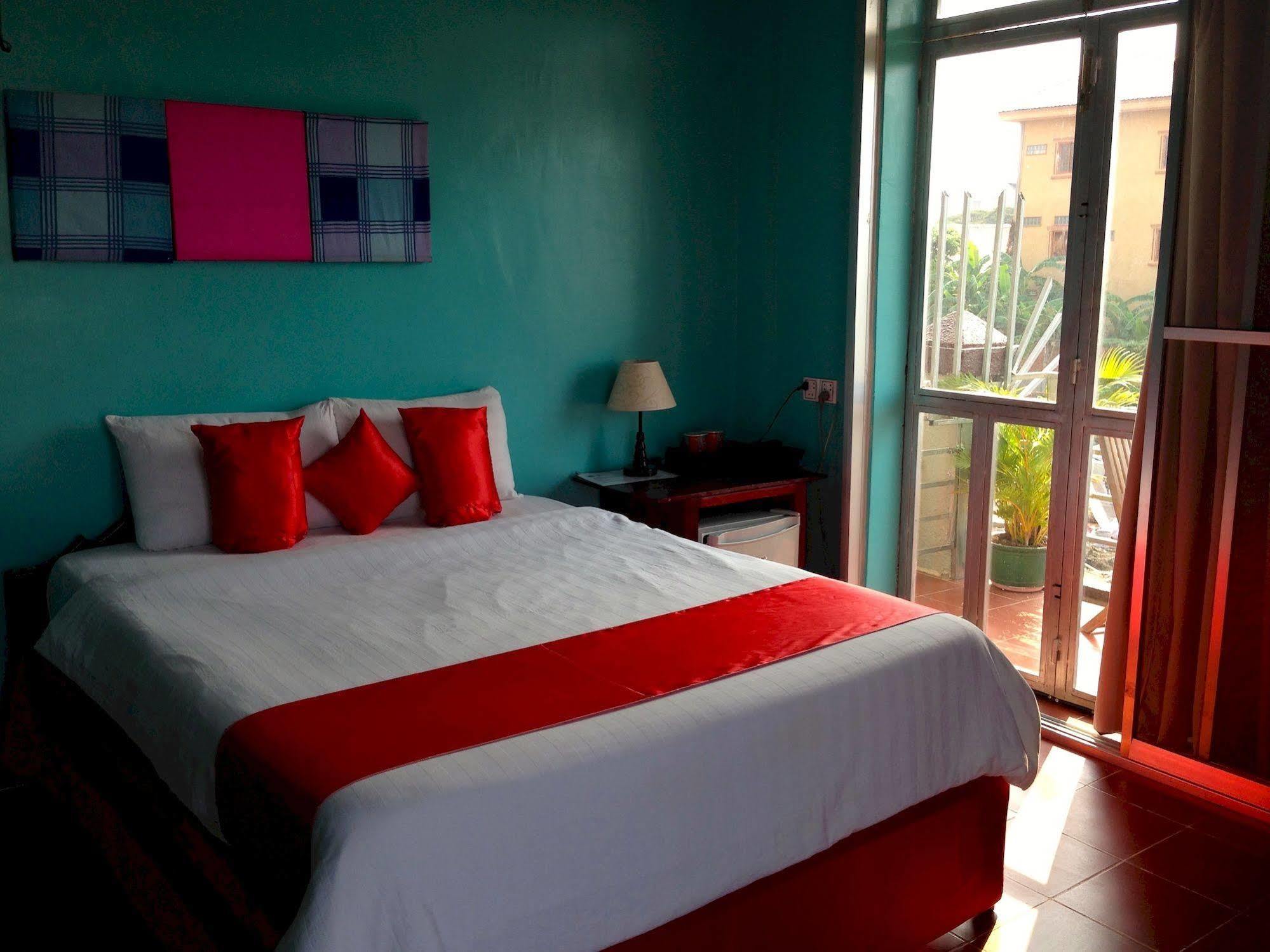 River Dolphin Hotel Кратие Екстериор снимка